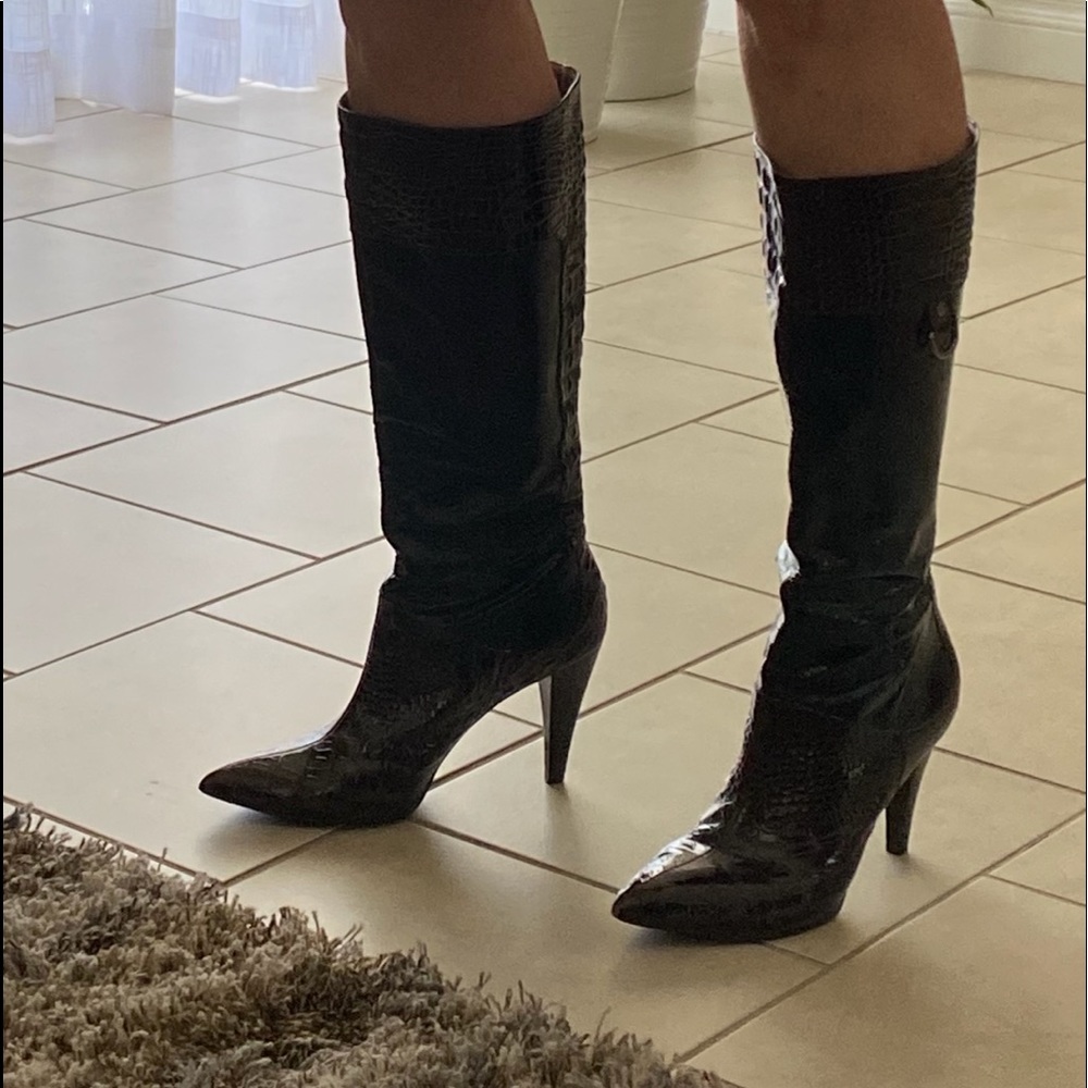 Gianni Bini leather boots